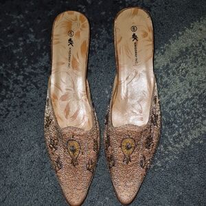 NEW KINGSWAY INC Tan Embroidered Women's mules Size 9